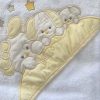 Kapucnis babatörölköző 70×70 cm – fehér/sárga, puha pamut frottír fürdető törölköző
