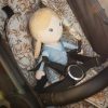 Petite&Mars Elise plüss játékbaba 35 cm – puha ölelhető baba 0 hónapos kortól